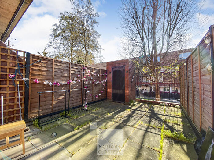 2 Bedroom Maisonette For Sale In Sutterton Street, Islington, N7