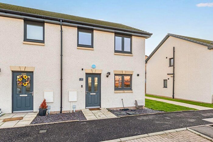 3 Bedroom End Of Terrace House For Sale In St Aidens Road, Craigmillar, Edinburgh, EH16