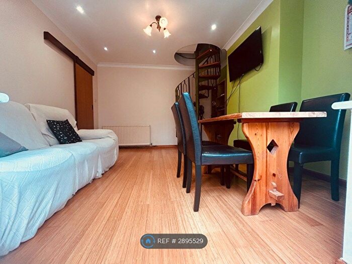 4 Bedroom Semi Detached House To Rent In Ashcroft Road, Luton, LU2