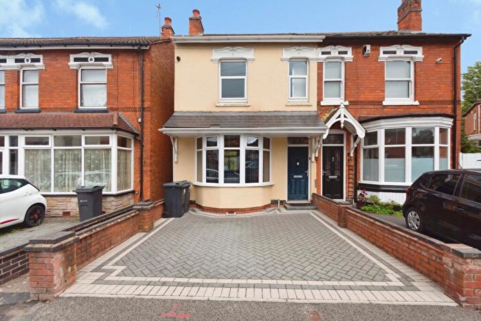 3 Bedroom Semi-Detached House For Sale In Oxford Road, Acocks Green, Birmingham, West Midlands, B27