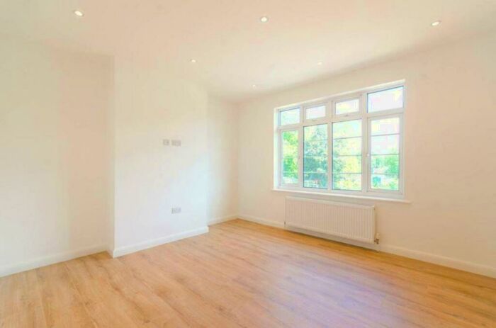 2 Bedroom Flat To Rent In Risborough Close, Muswell Hill, London, N10