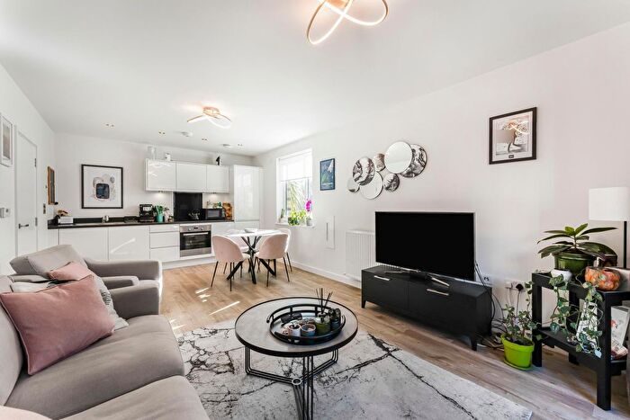 1 Bedroom Maisonette To Rent In Merriam Close, London, E4