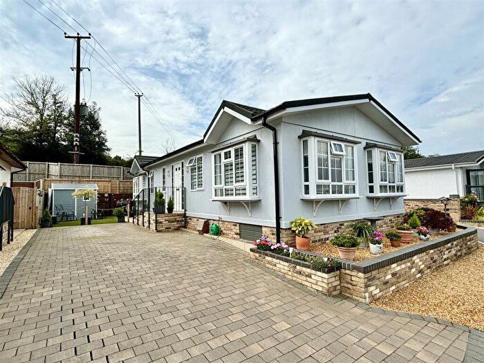 2 Bedroom Mobile Home For Sale In Candys Lane, Corfe Mullen, Wimborne, BH21