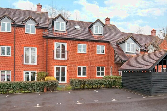 2 Bedroom Flat To Rent In Laura Close, Compton, Winchester, Hampshire, SO21
