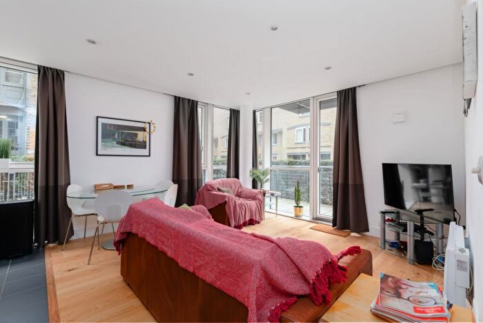 2 Bedroom Apartment To Rent In Times Square London, E1