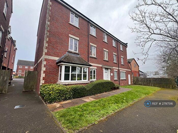 2 Bedroom Flat To Rent In Tuffley Lan, Gloucester, GL4