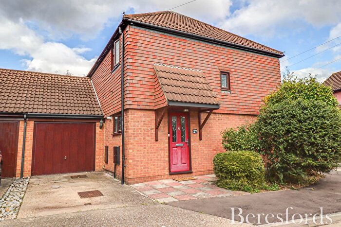 3 Bedroom Link Detached House For Sale In St. Kildas Road, Brentwood, CM15