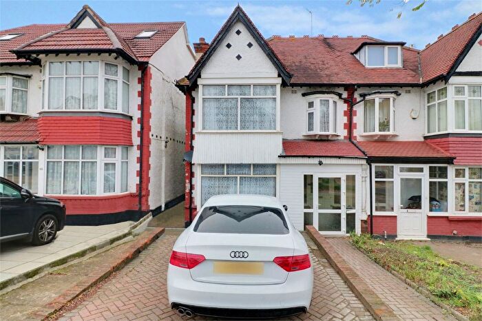 3 Bedroom Semi-Detached House To Rent In Park Chase, Wembley, HA9