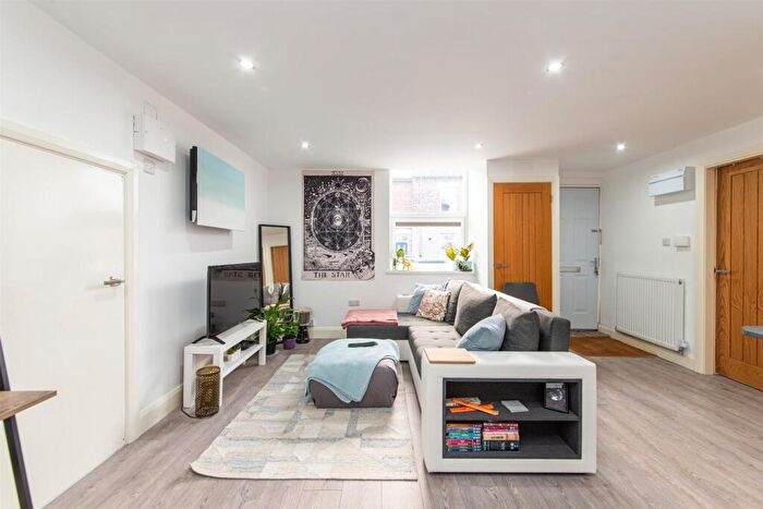 2 Bedroom Flat To Rent In Stratford Road, Heaton, Newcastle Upon Tyne, NE6