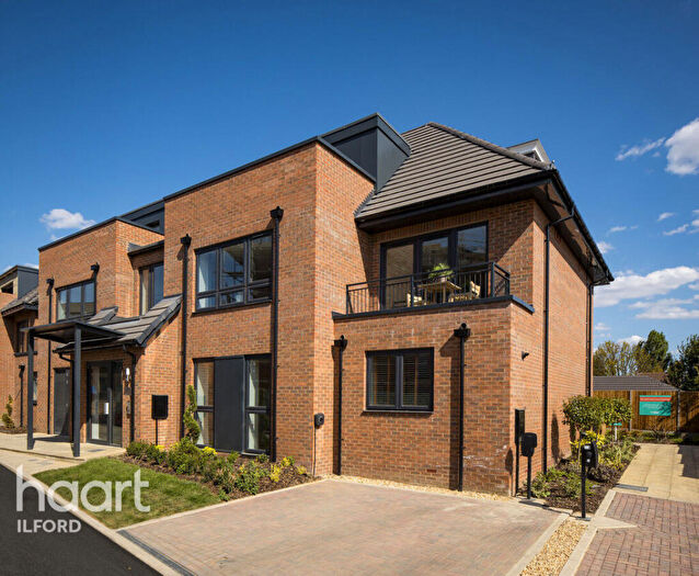 2 Bedroom Apartment For Sale In Wessex Close, London, IG3