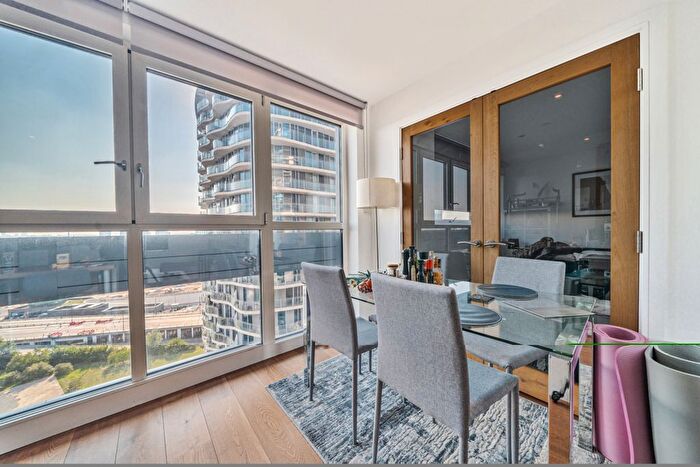 2 Bedroom Flat For Sale In Western Gateway, London, E16