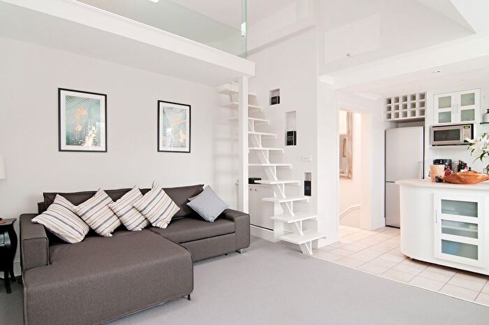 1 Bedroom Flat For Sale In Ladbroke Gardens, London, W11