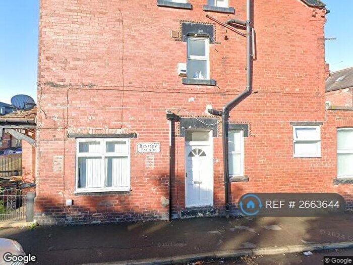 3 Bedroom Flat To Rent In Bentley Lane, Leeds, LS6
