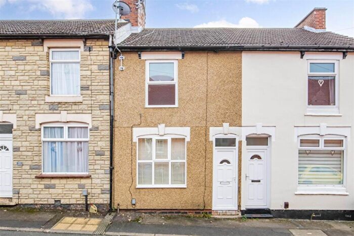 3 Bedroom Terraced House To Rent In Spencer Street Kettering, NN16