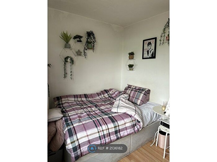 4 Bedroom Flat To Rent In Verebank, London, SW19