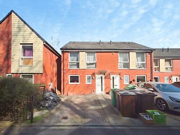 3 Bedroom Semi Detached House For Sale In Brodwell Grove, Nottingham, Nottinghamshire, NG3