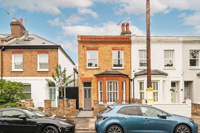 1 Bedroom Flat To Rent In Montgomery Road, Chiswick, W4