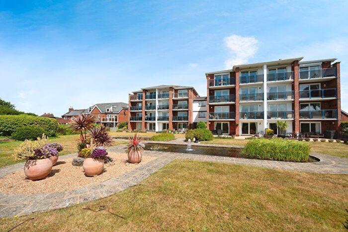3 Bedroom Flat For Sale In Sea Front, Hayling Island, Hampshire, PO11