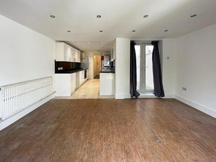2 Bedroom Flat To Rent In Ariel Road, West Hampstead, NW6