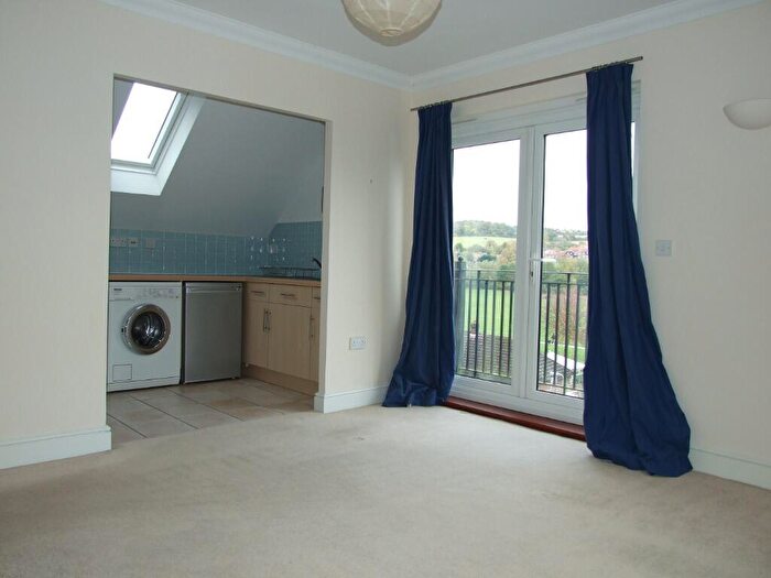 2 Bedroom Flat To Rent In Morris Mews, Rugby Rise, Loudwater, HP11