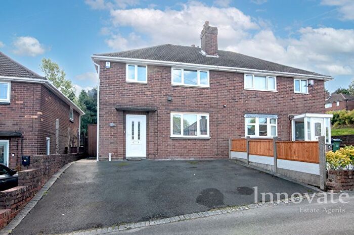 3 Bedroom Semi-detached House For Sale In Poplar Avenue, Oldbury, B69