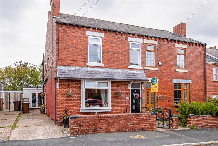 4 Bedroom Semi-Detached House For Sale In First Avenue, Wakefield, WF1