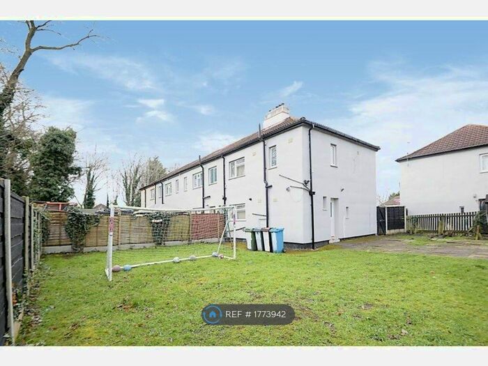 3 Bedroom End Of Terrace House To Rent In Melford Avenue, Manchester, M40