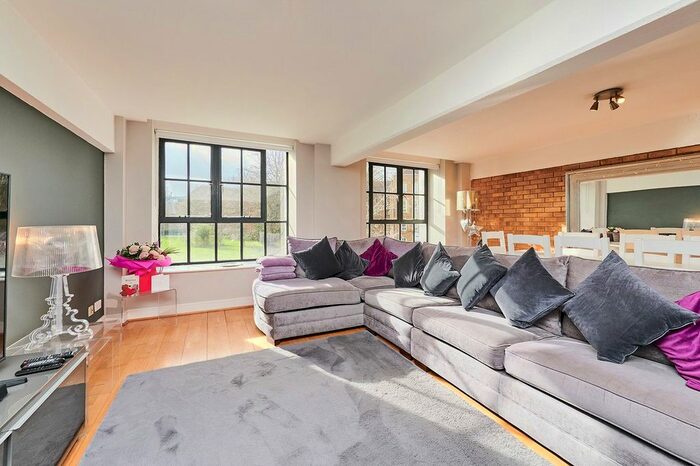 2 Bedroom Flat To Rent In Brewhouse Lane, Tower Bridge, E1W