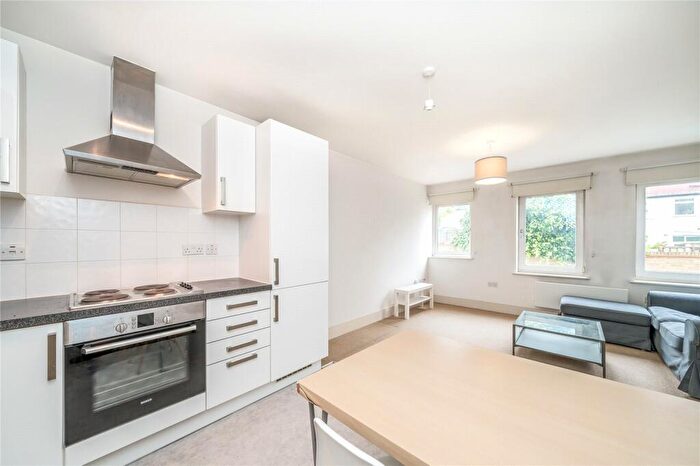 1 Bedroom Apartment To Rent In Denning Mews, London, SW12