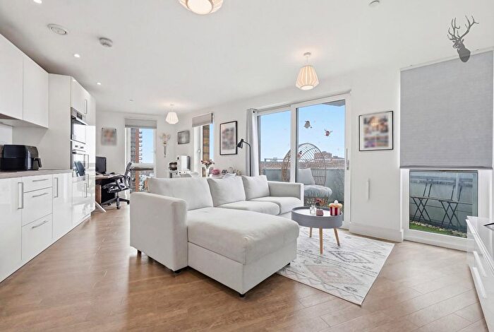 2 Bedroom Flat For Sale In St Andrews Development, Bow, E3