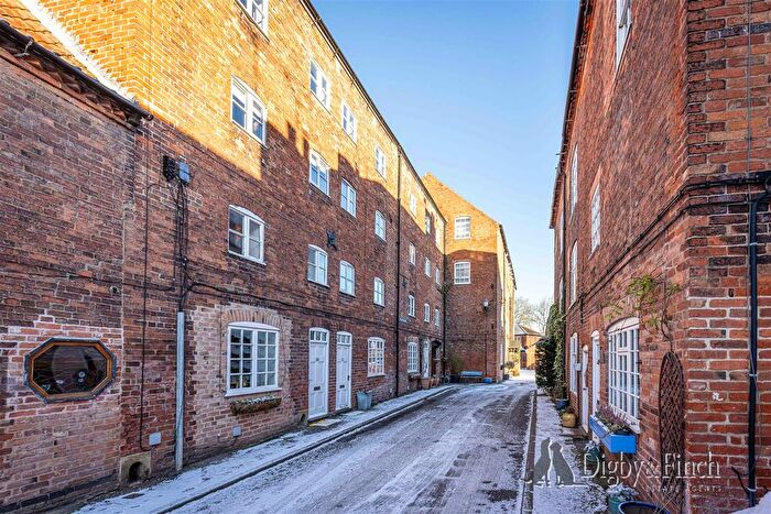 2 Bedroom Property For Sale In Maythorne, Southwell, NG25