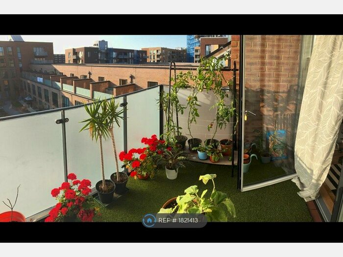 2 Bedroom Flat To Rent In Lace House, London, E8