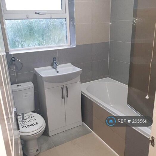 3 Bedroom Semi-Detached House To Rent In Mostyn Road, Luton, LU3