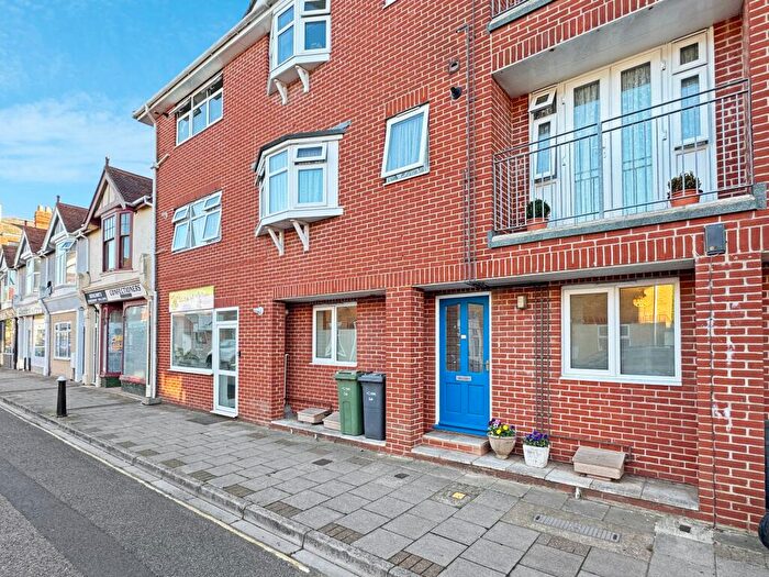 1 Bedroom Flat For Sale In York Avenue, East Cowes, PO32