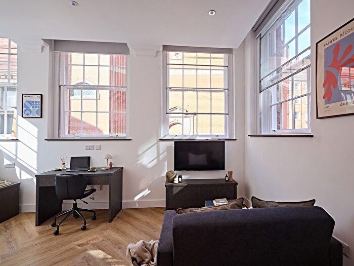 Studio To Rent In Apt, - Cookridge Street #, LS2