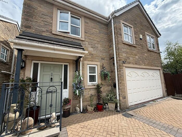 4 Bedroom Detached House For Sale In Shires View, Mossley, OL5
