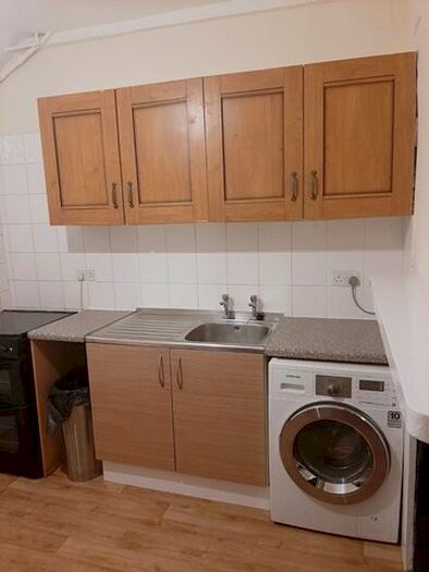 2 Bedroom Flat To Rent In Barcombe Avenue, Streatham, London, SW2