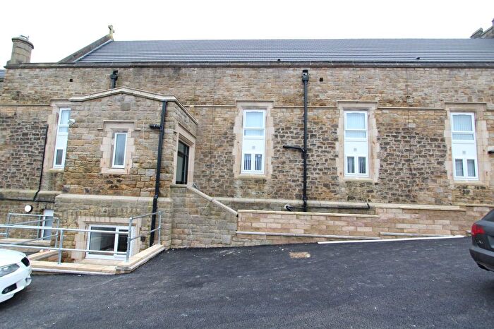 2 Bedroom Flat To Rent In Chaucer Close, Sheffield, S5