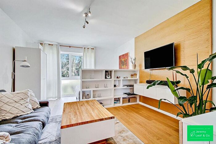 Apartment For Sale In Fortis Green, London, N2