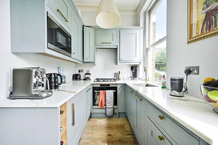 2 Bedroom Flat To Rent In Randolph Avenue, Maida Vale, London, W9