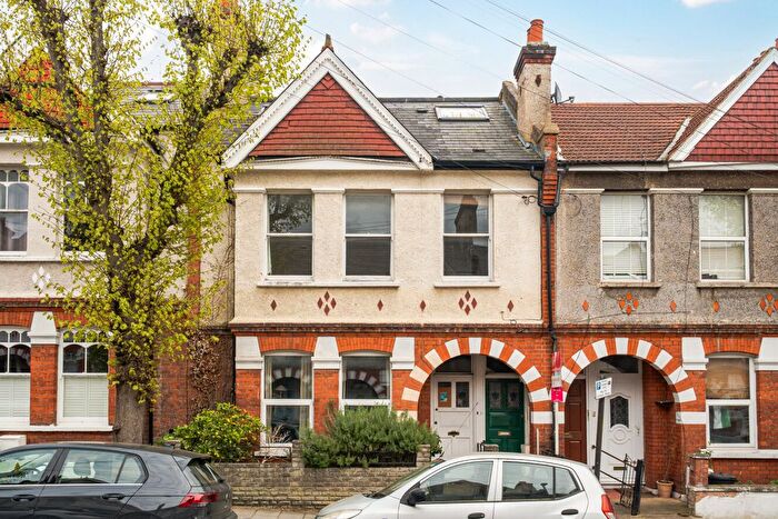 4 Bedroom Flat For Sale In Salterford Road, Tooting, London, SW17