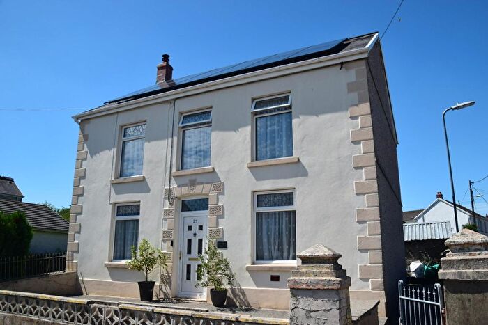 3 Bedroom Detached House For Sale In Llwyncelyn Road, Tairgwaith, Ammanford, SA18