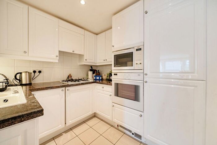2 Bedroom Flat For Sale In Kensington, High Street Kensington, London, W8