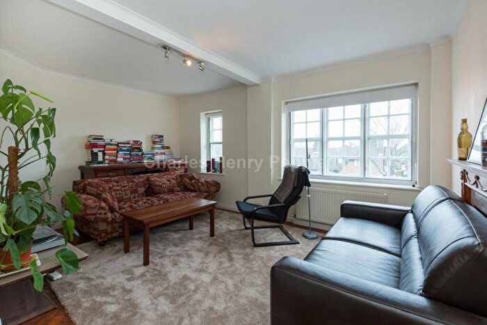 2 Bedroom Apartment To Rent In Hampstead Way, Hampstead Garden Suburb, NW11