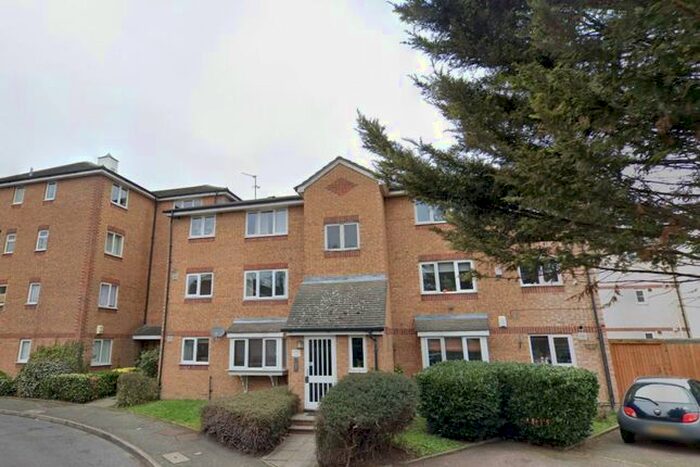 1 Bedroom Flat To Rent In Greenacre Gardens, London, E17