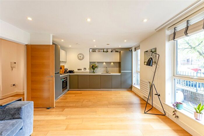 2 Bedroom Flat To Rent In Gideon Road, London, SW11