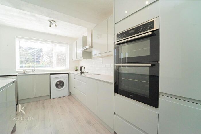 3 Bedroom Semi-Detached Bungalow For Sale In Sindsley Road, Wardley, Swinton, Manchester, M27