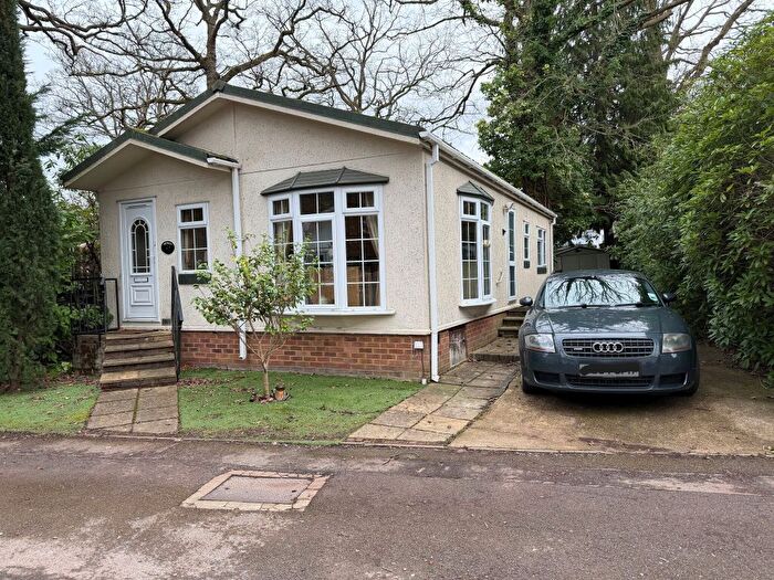 2 Bedroom Park Home For Sale In Fangrove Park, Lyne, Chertsey, KT16