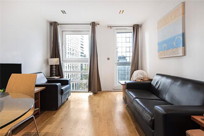 2 Bedroom Apartment To Rent In Limeharbour, London, E14