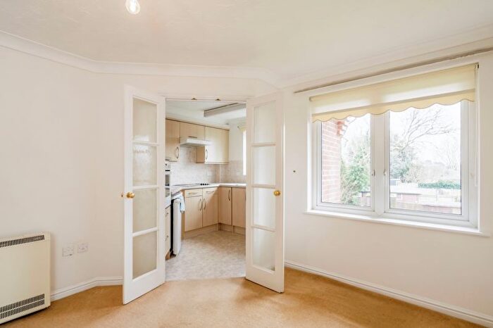 2 Bedroom Property For Sale In Byron Court, Chichester, PO19